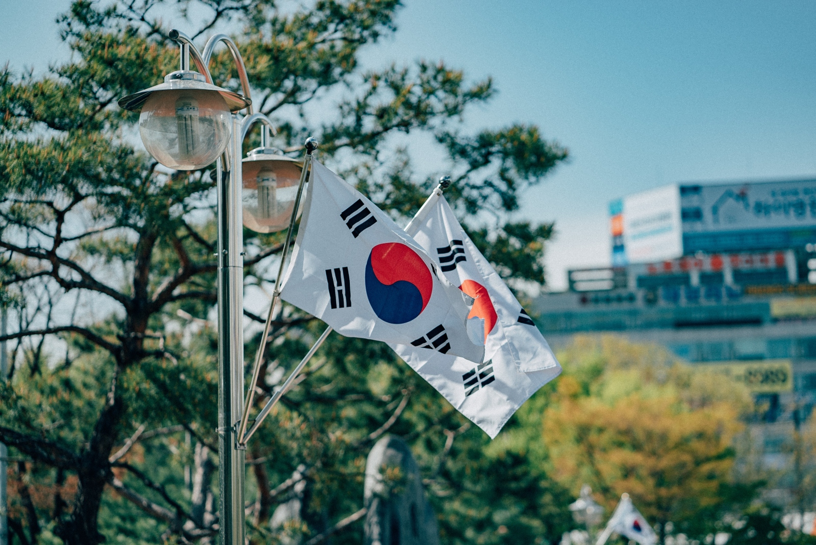Binance Reenters S. Korea by Acquiring a Majority Stake in GOPAX